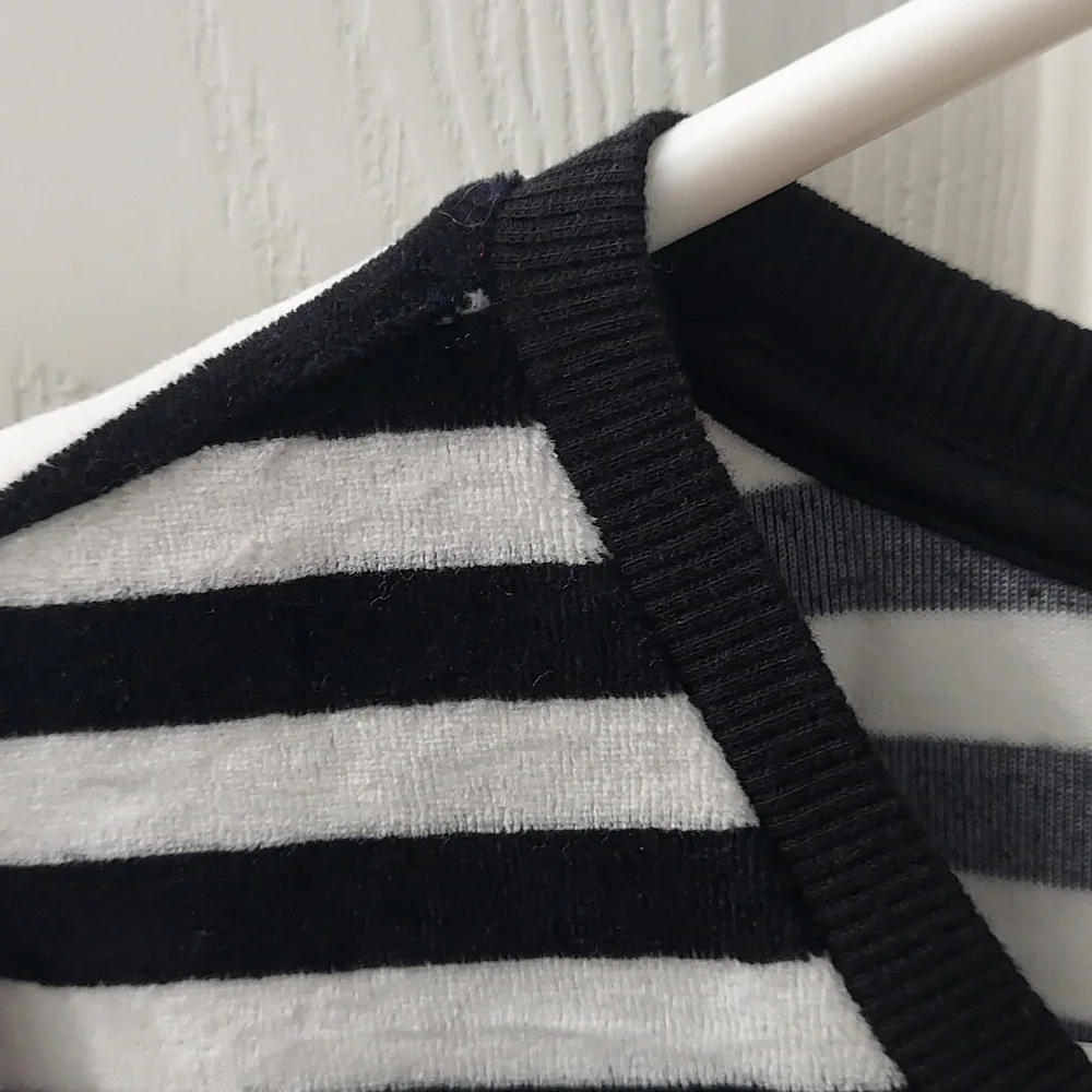 Karl Lagerfeld Womens Black and White Striped Crew Neck Sweater Soft Lar…